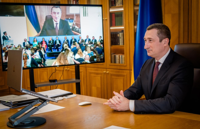 За кордоном будуватимуть мережі центрів єдності українців, що сприятимуть їх поверненню – Кабмін погодив пропозицію Мін’єдності