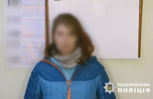 В Киеве женщина в состоянии опьянения подожгла дверь соседей и устроила драку с полицейским