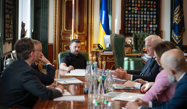 Зеленський провів нараду з українськими дипломатами — що обговорили