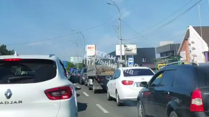 На выезде из Броваров в Киев образовалась масштабная пробка: все стоит, видео