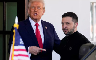 Зеленский провел разговор с Трампом после его заявления о поставках оружия для Украины