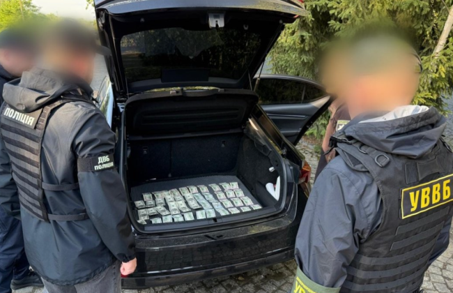 $10 тысяч за проезд военнообязанных — на Закарпатье разоблачили дельцов, пытавшихся подкупить пограничника