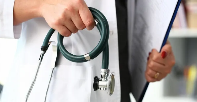 В Ровенской области врач пообещал женщине за 2 тысячи долларов помочь в оформлении инвалидности