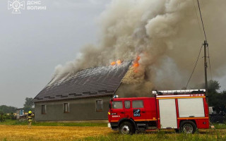 На Волині блискавка влучила у будинок з трьома малолітніми дітьми, фото