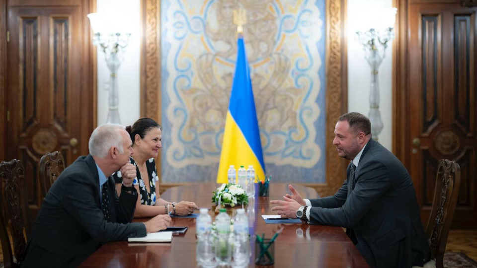 Андрій Єрмак зустрівся з послом ЄС в Україні Матерновою та представником Єврокомісії