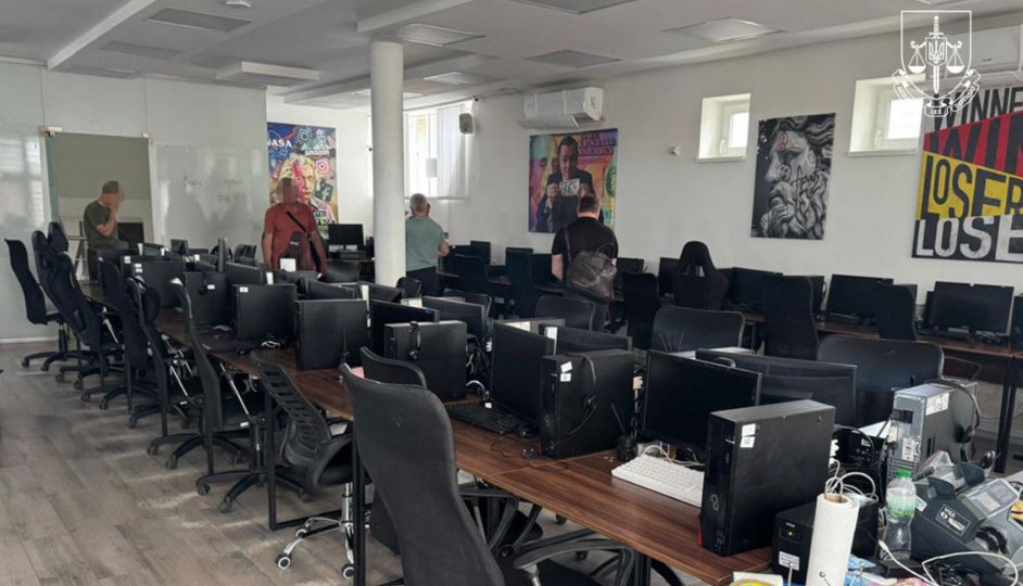 У Києві провели масштабну операцію з ліквідації шахрайських колл-центрів, фото