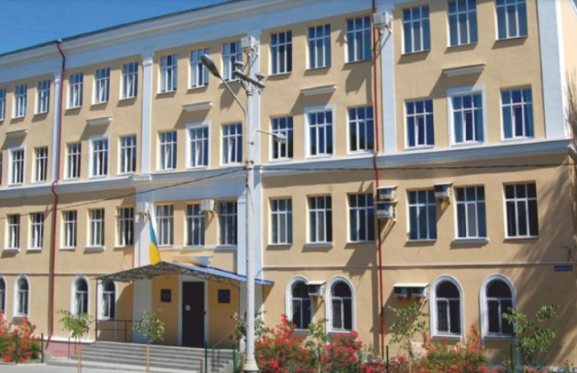 Оклади майже 12 тис грн — Перший апеляційний адмінсуд повідомив про наявність трьох вакантних посад