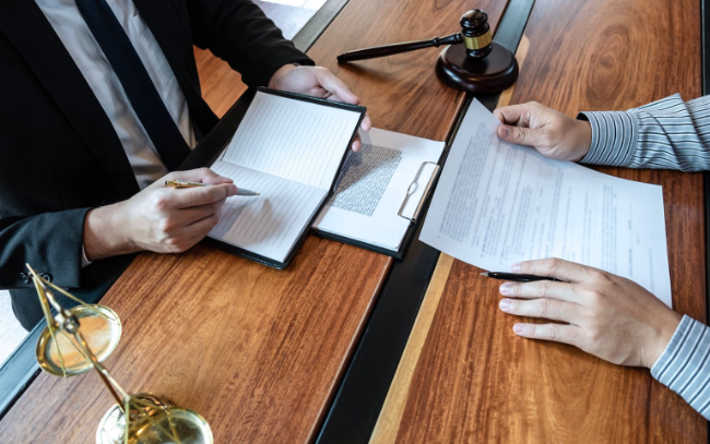 Пребывание за пределами Украины не является уважительной причиной для определения дополнительного срока для принятия наследства — суд