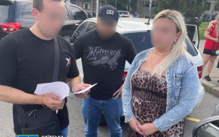 У Києві затримали чиновницю КМДА та директора КП «Бессарабський ринок» при одержанні хабаря у $25 тисяч