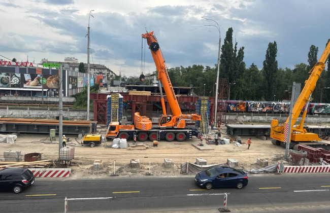 В Киеве рассказали, как проходит реконструкция путепровода возле метро «Дарница»