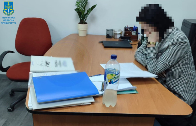 Во Львовской области будут судить женщину, которая за $5500 обещала фиктивную медсправку для выезда за границу