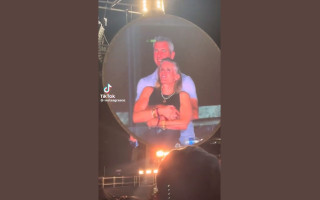 Группа Coldplay разоблачила CEO IT-стартапа Astronomer Энди Байрона в измене жене – видео