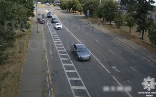В Киеве водитель BMW, лишенный водительского 10 лет назад, устроил ДТП – видео