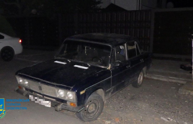 На Миколаївщині п’яний водій возив людей на даху авто — один пасажир у реанімації