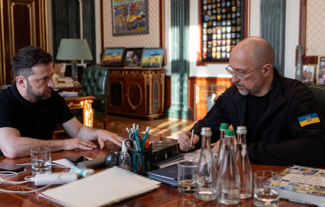 Зеленский обсудил со Шмыгалем обеспечение дипстрайков