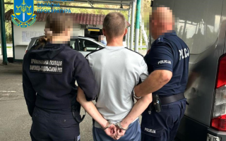 Пропонував хабар слідчому і втік за кордон: з Польщі екстрадували жителя Хмельниччини для відбуття покарання