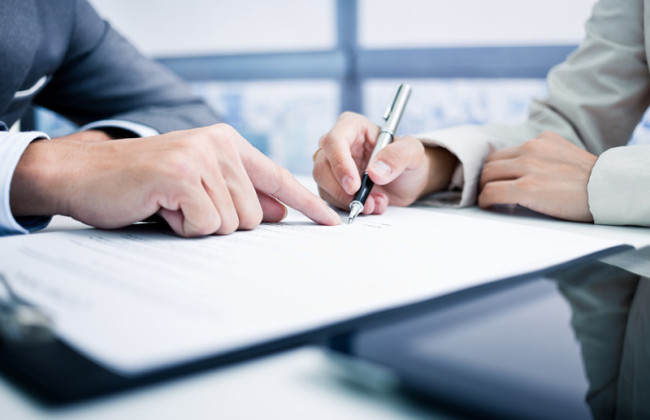 Можно ли по окончании срочного трудового договора взять отпуск с последующим увольнением — разъяснение Гоструда