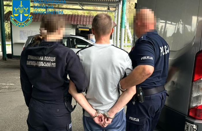 Предлагал взятку следователю и убежал за границу: из Польши экстрадировали жителя Хмельницкой области для отбывания наказания