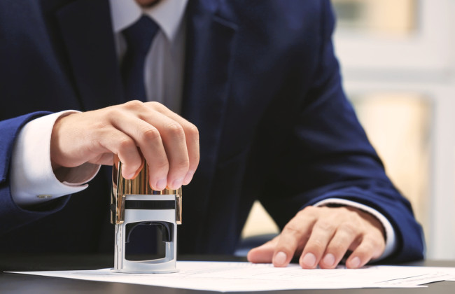 Нотариат для украинцев за границей: в каких странах уже доступна новая онлайн-услуга от МИД