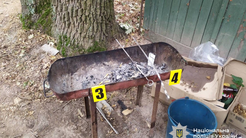 На Черкащині жінку підозрюють у вбивстві чоловіка шампуром під час відпочинку