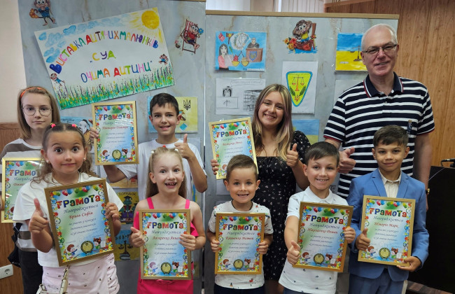 Запорізький окружний адмінсуд провів конкурс дитячих малюнків про суд — фото