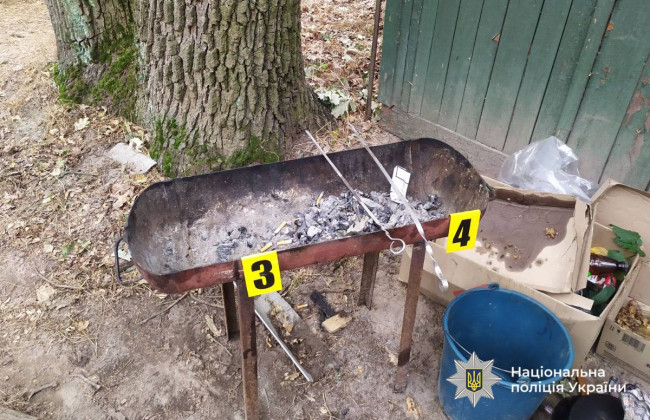 На Черкасщине женщину подозревают в убийстве мужа шампуром во время отдыха