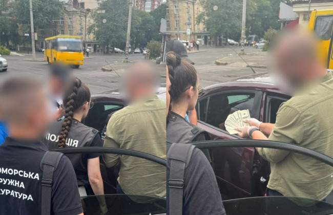 Чиновник Одесского горсовета погорел на взятке в $2700 за разрешение на торговлю