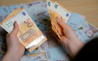 Податкова пояснила, як задекларувати і не платити податки двічі з іноземних доходів