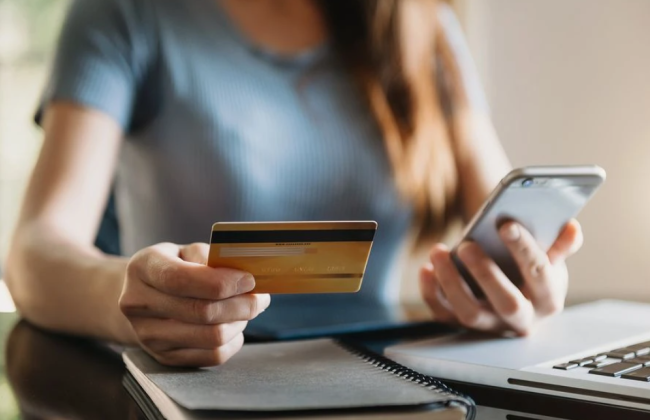 Налоговая объяснила, как облагают налогом переводы между женщиной и мужчиной, состоящими в гражданском браке