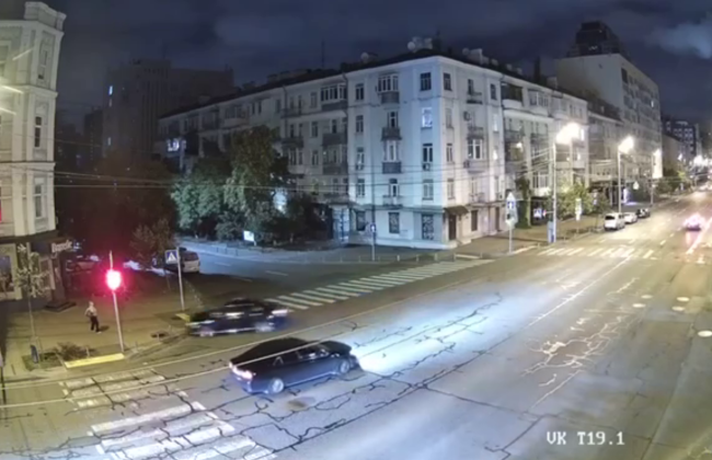 В Киеве работник прокуратуры сбил женщину на тротуаре и скрылся — генпрокурор Кравченко взял дело под свой контроль, видео ДТП