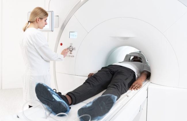 Американца затянуло в аппарат МРТ из-за цепочки на шее — мужчина погиб