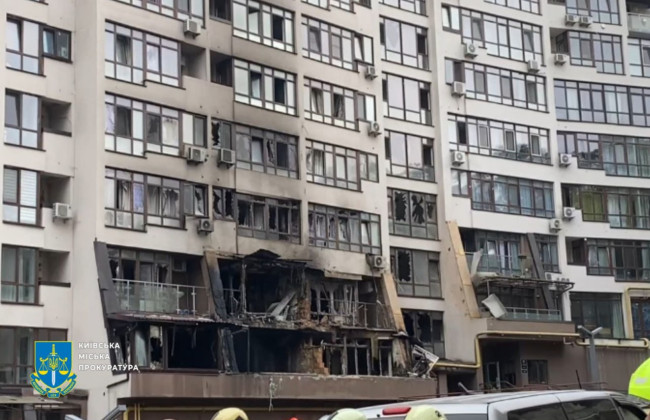 Россия снова била по гражданской инфраструктуре и жилым кварталам Киева — начальник КГВА Ткаченко уточнил последствия удара, фото