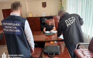 Керівника Держгеокадастру однієї із західних областей підозрюють  у зловживанні службовим становищем на понад 2 млн гривень