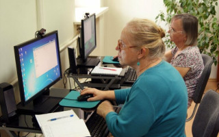 Працівник досяг пенсійного віку: що робити роботодавцю