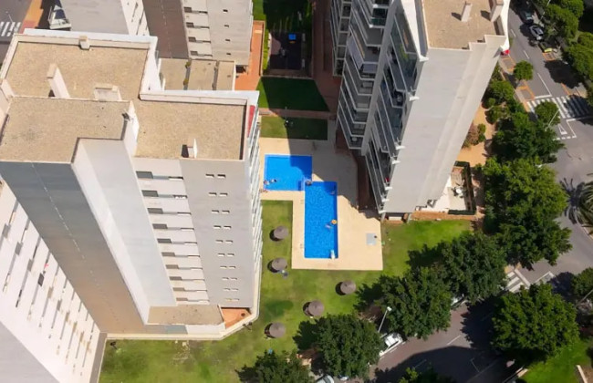 В Испании в бассейне ЖК обнаружили мертвым экс-чиновника МВД Украины Игоря Грушевского