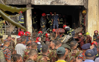 У Бангладеш військовий літак розбився на подвір’ї школи, де були діти
