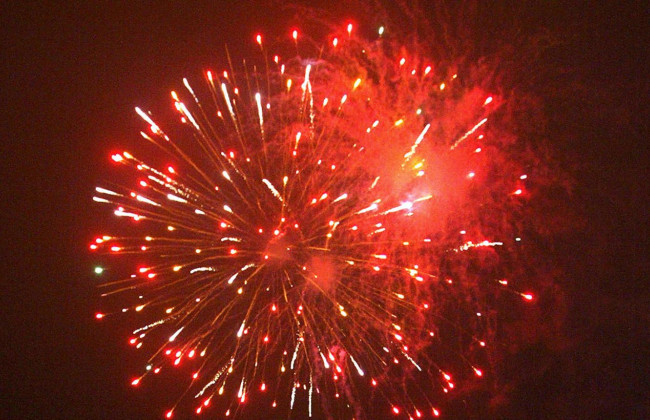 У Бучі під Києвом невідомі влаштували салют вночі