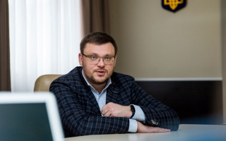 В отношении сотрудников НАБУ проводится 70 обысков, а директор НАБУ Семен Кривонос находится в Великобритании — НАБУ