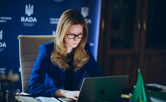 В бюджетном комитете считают, что международным партнерам пора разрешить использовать их помощь на нужды ВСУ