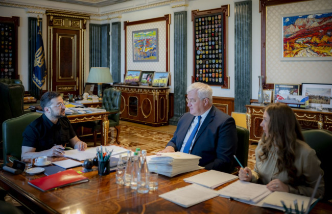 Зеленський провів масштабне оновлення дипкорпусу: призначено 16 нових послів