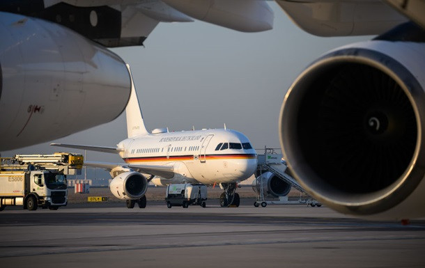 Самолет министра внутренних дел Германии совершил экстренную посадку в Лейпциге