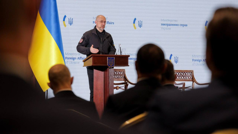 Шмигаль озвучив оборонну стратегію – Україна планує залучити $120 млрд доларів на війну