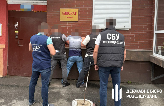 В Хмельницкой области главного инспектора налоговой разоблачили на взятке в 200 тысяч гривен