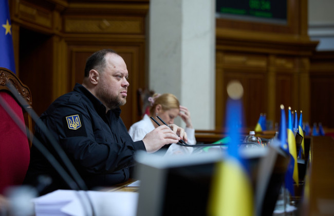 Руслан Стефанчук неотложно подписал закон об изменении полномочий НАБУ и САП и передал его на подпись Президенту