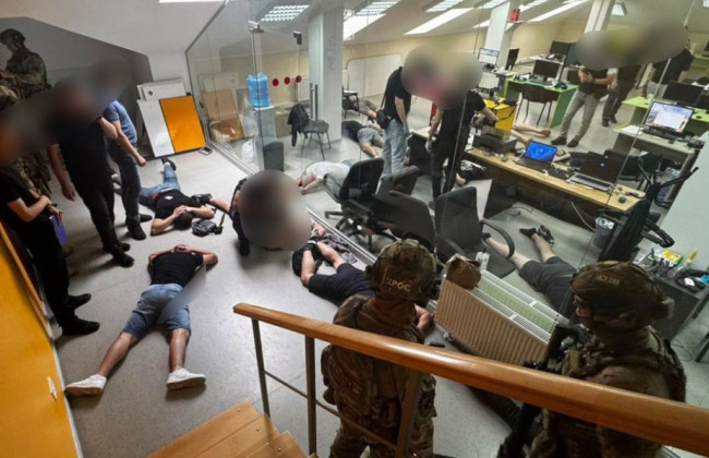 На Волыни ликвидировали мошеннический кол-центр, фото