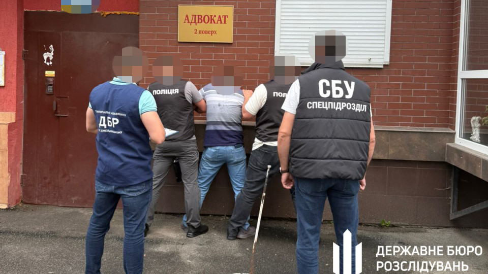 У Хмельницькій області головного інспектора податкової викрили на хабарі у 200 тисяч гривень