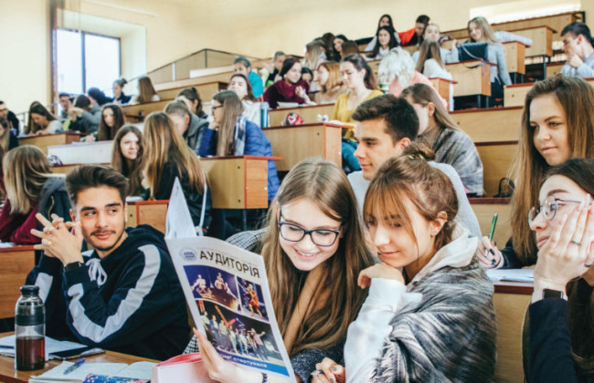НАГС объявило о «битве за молодежь» — молодых специалистов хотят привлекать к работе в госсекторе