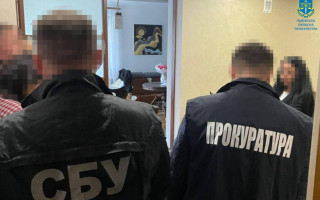 На Львівщині викрили адвокатку та її спільника, які вимагали $6700 за вплив на суд і посадовців