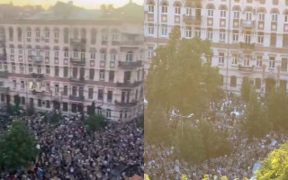 На площі біля театру Франка зібрався мітинг щодо закону про НАБУ і САП, відео