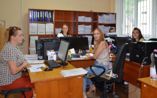 Папір, картриджі, меблі, принтери та ремонти в кабінетах – сотні працівників апаратів судів повідомили, що змушені за свої гроші забезпечувати роботу судів